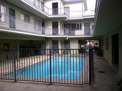 1557 N Alexandria Ave 1-2 Beds Apartment for Rent - Photo Gallery 8