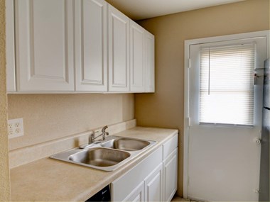 5600 Silver Star Rd 1-3 Beds Apartment for Rent - Photo Gallery 4
