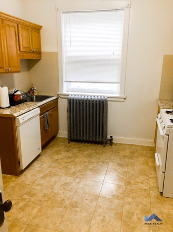 1125 Davis St. 1-5 Beds Apartment for Rent - Photo Gallery 3