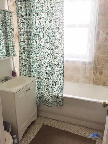 1125 Davis St. 1-5 Beds Apartment for Rent - Photo Gallery 4