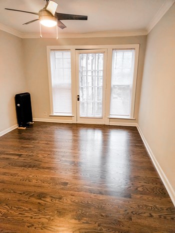 543-49 W. Arlington Pl. Studio-2 Beds Apartment for Rent - Photo Gallery 4