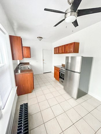 543-49 W. Arlington Pl. Studio-2 Beds Apartment for Rent - Photo Gallery 2