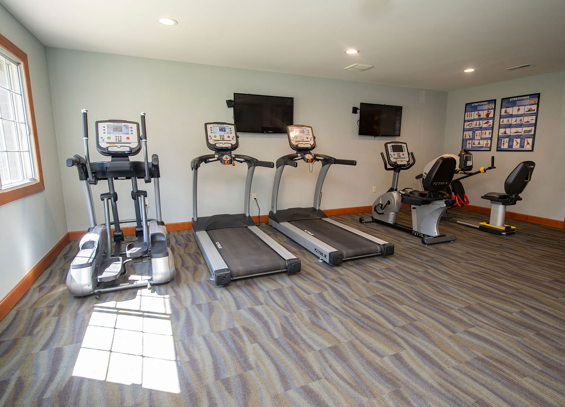 the gym at the monarch luxury apartments