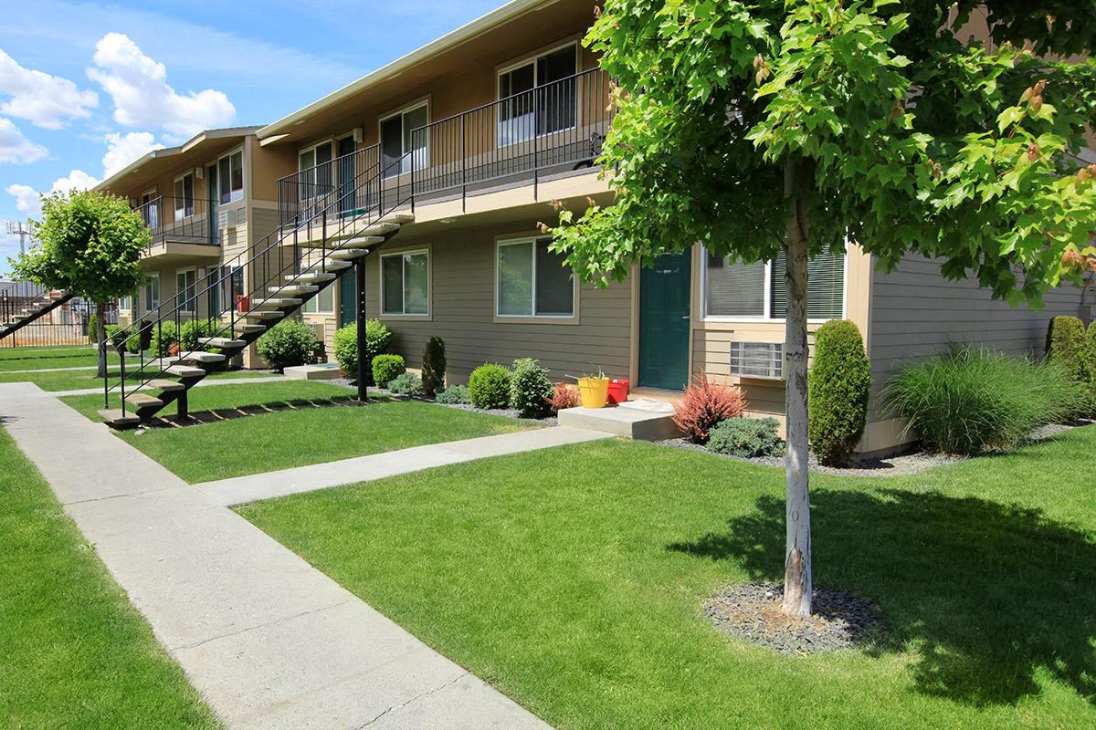 Meadow Park Apartments, 1001 W. 4th Avenue, Kennewick, WA RentCafe