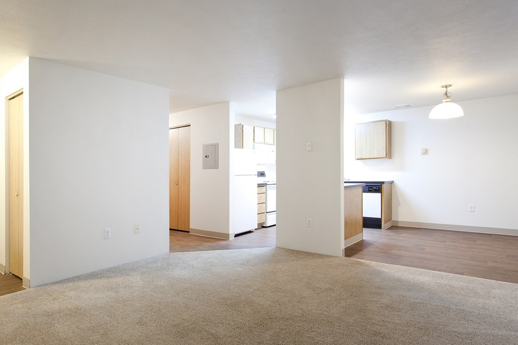Westridge Apartments for rent in Clarkston, WA vacant apartment living room and kitchen