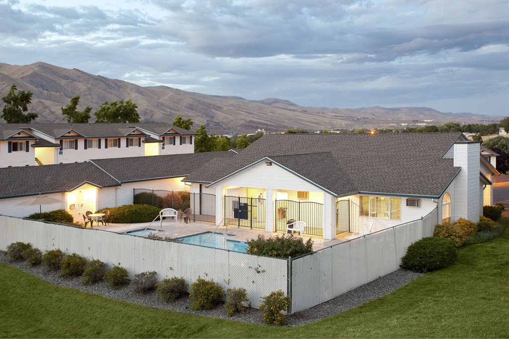 Westridge Apartments for rent in Clarkston, WA pool at dusk