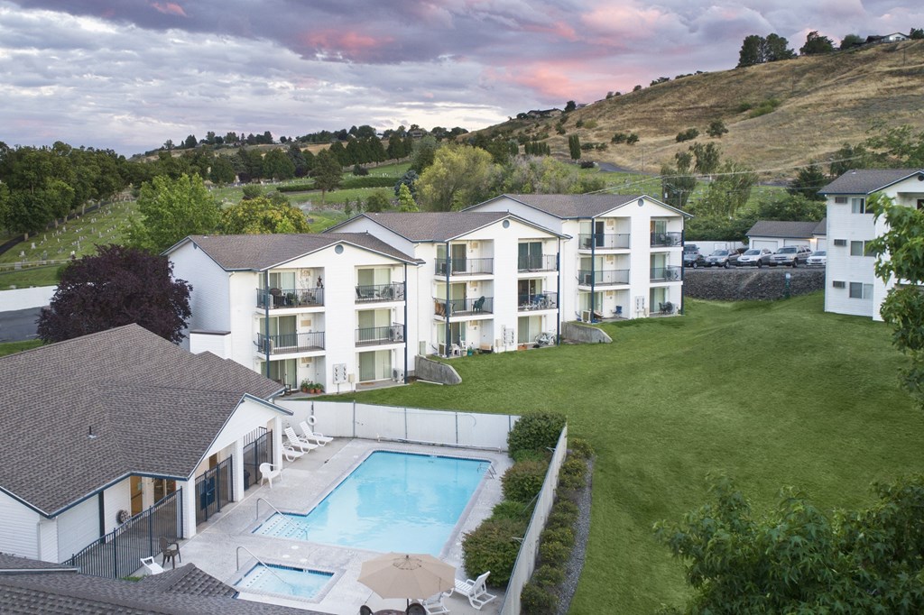 Westridge Apartments for rent in Clarkston, WA aerial view of buildings and pool