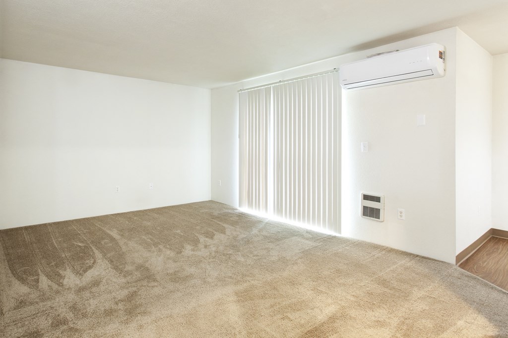 Westridge Apartments for rent in Clarkston, WA vacant apartment living room