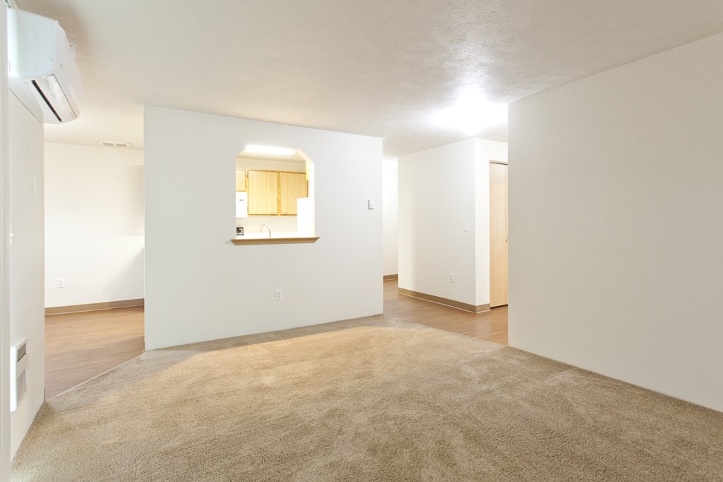 Westridge Apartments for rent in Clarkston, WA vacant apartment living room