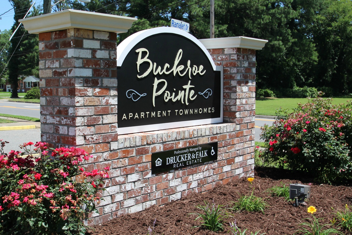 Buckroe Pointe Apartment Homes in Hampton VA Sign