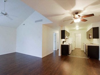7458 Crosscreek Drive 1-2 Beds Apartment, Condo, Townhouse for Rent - Photo Gallery 5