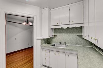 2452-2456 Alki Ave SW 1 Bed Apartment for Rent - Photo Gallery