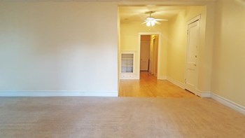 1912 E. Linnwood Ave 3-4 Beds Apartment, Student for Rent - Photo Gallery 5