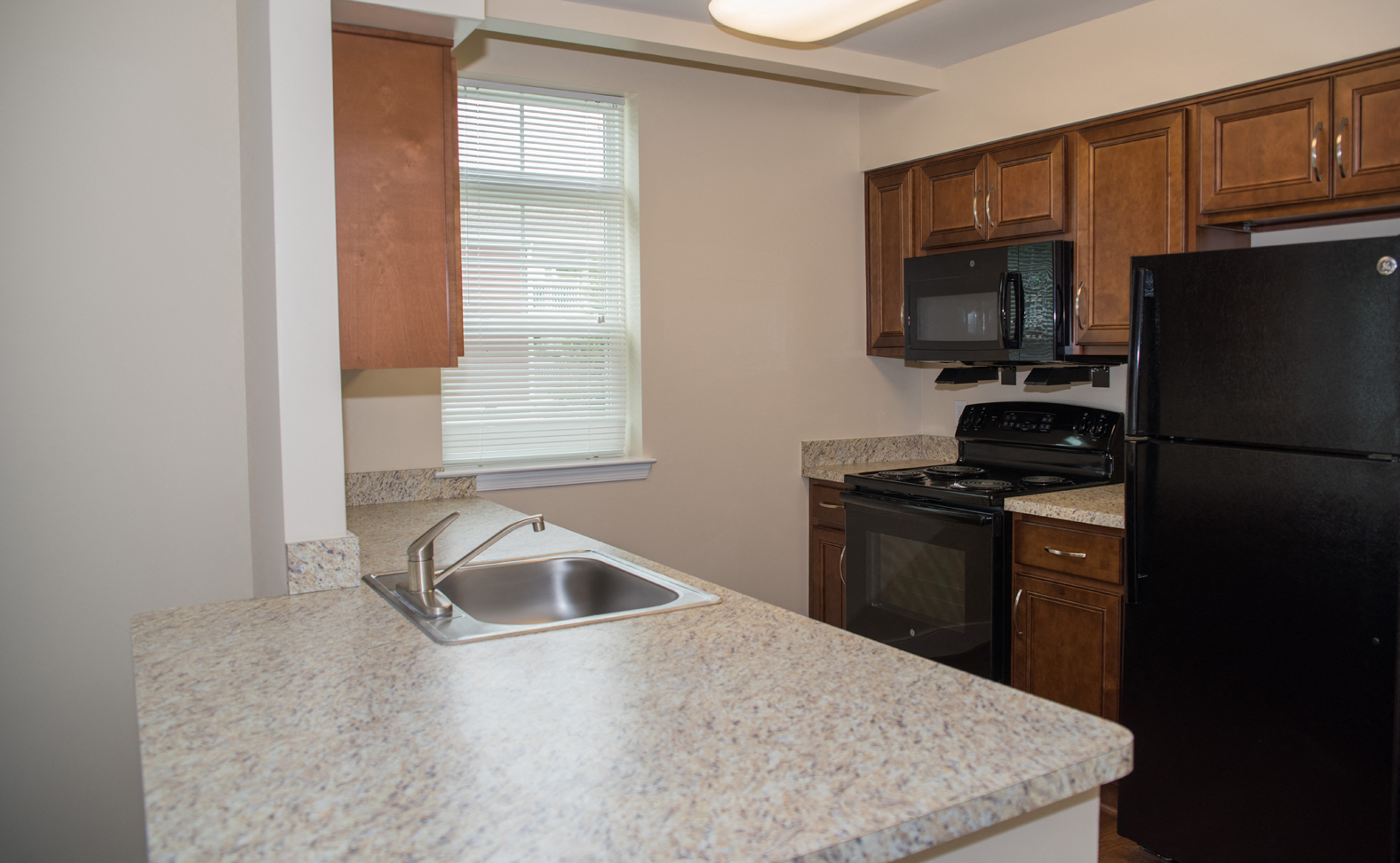 Riverwoods at Denton Apartment Kitchen