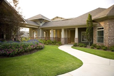 1570 Roberta Dr. 1-2 Beds Apartment for Rent