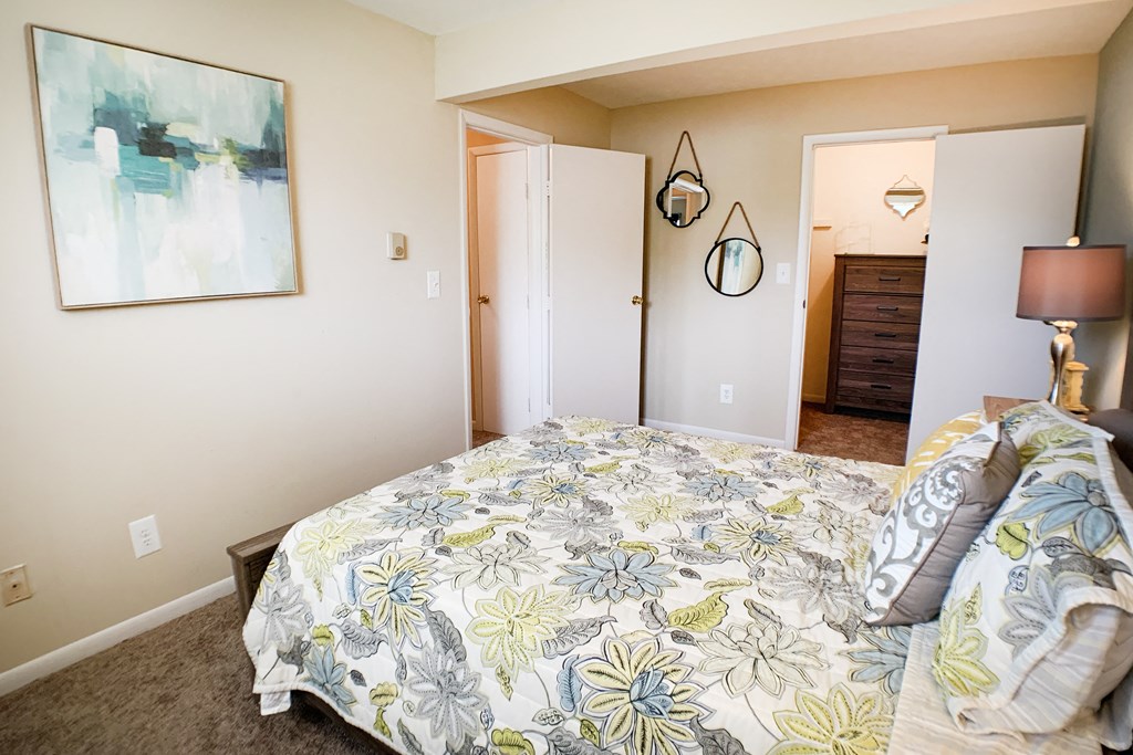 Large Master Bedrooms at Crown Station Apartments, Ohio, 45102
