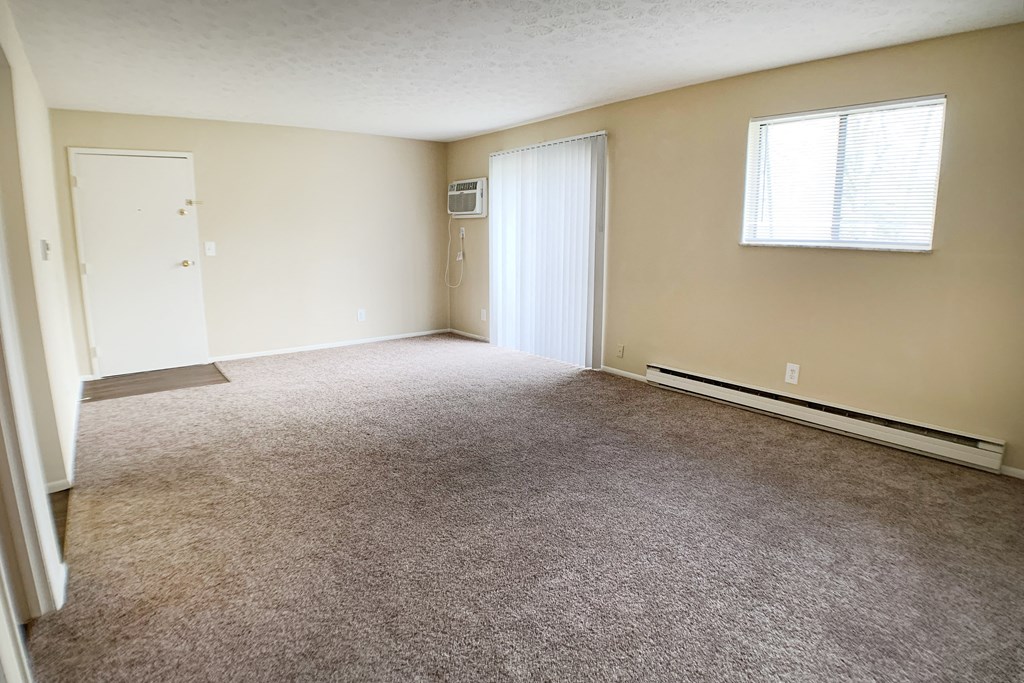 Vacant Living Area at Crown Station Apartments, Ohio, 45102