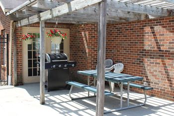 Grill with Picnic Area