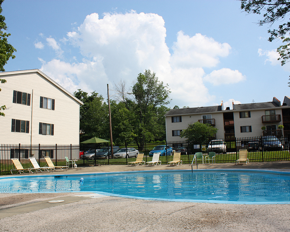 Swimming Pool with sundeck at Oakwood Apartments, Florence, KY