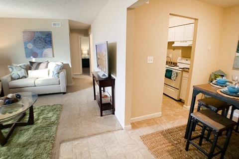 Dining and living at Oakwood Apartments, Florence, KY