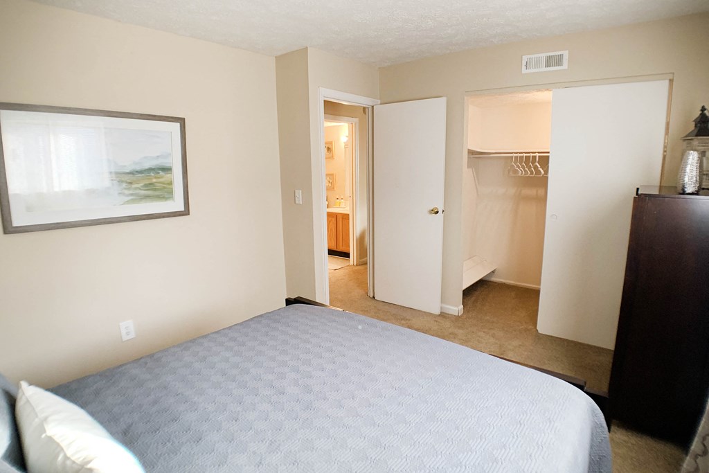 Closet and bath at Oakwood Apartments, Florence, 41042