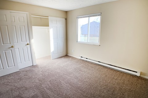 Room with window at Oakwood Apartments, Kentucky, 41042