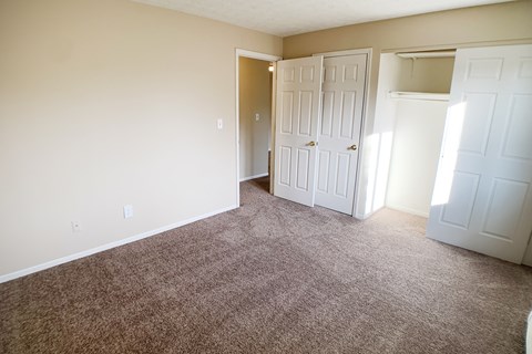 Room with wooden floor at Oakwood Apartments, Florence, KY, 41042