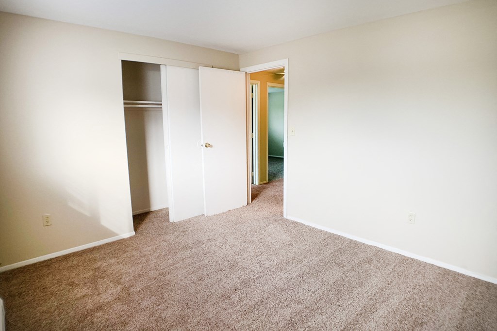 Bedroom With Closet at Barkley Ridge Apartments, Southgate, KY, 41071