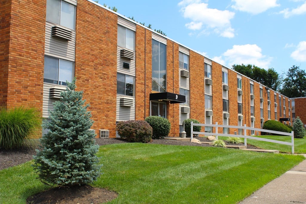Lush Green Landscape  at Barkley Ridge Apartments, Southgate, KY, 41071