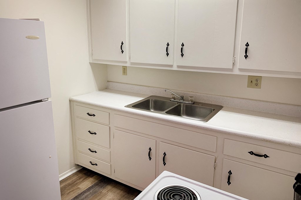 White Appliances  at Barkley Ridge Apartments, Southgate, KY