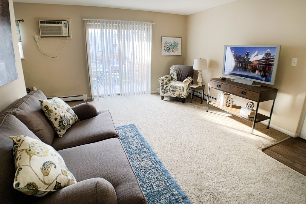 model at Wentworth Estates Apartments, Florence, KY