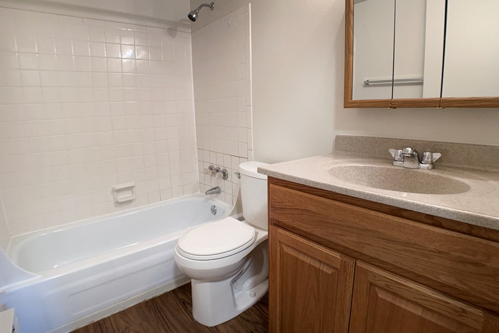 Bathroom With Bathtub  at Concord Woods Apartments, Milford, 45150