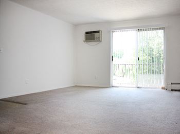 Carpeting at Summit East Apartments in Cincinnati, OH