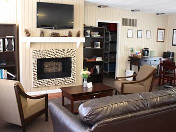 Clubhouse at Summit East Apartments in Cincinnati, OH