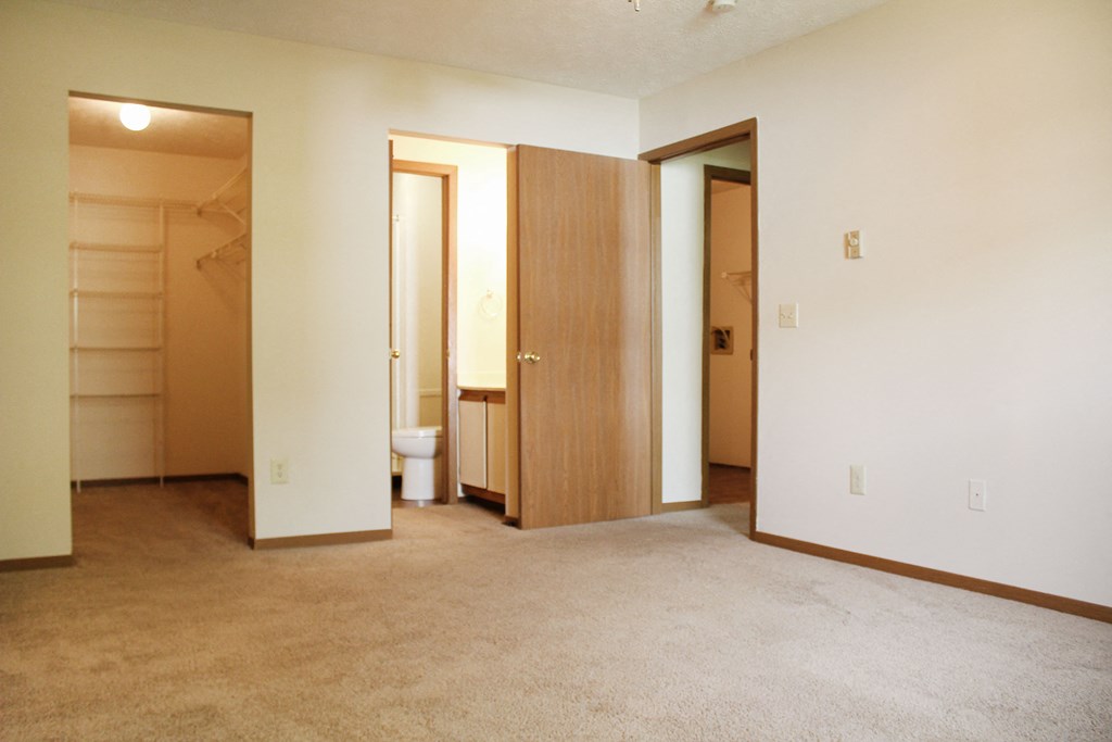 Bedroom at Wyndemere Apartments, Franklin, OH, 45005