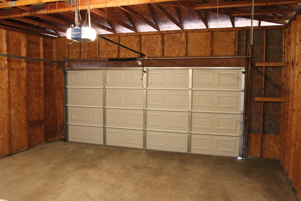 Garage at Wyndemere Apartments, Franklin, OH, 45005