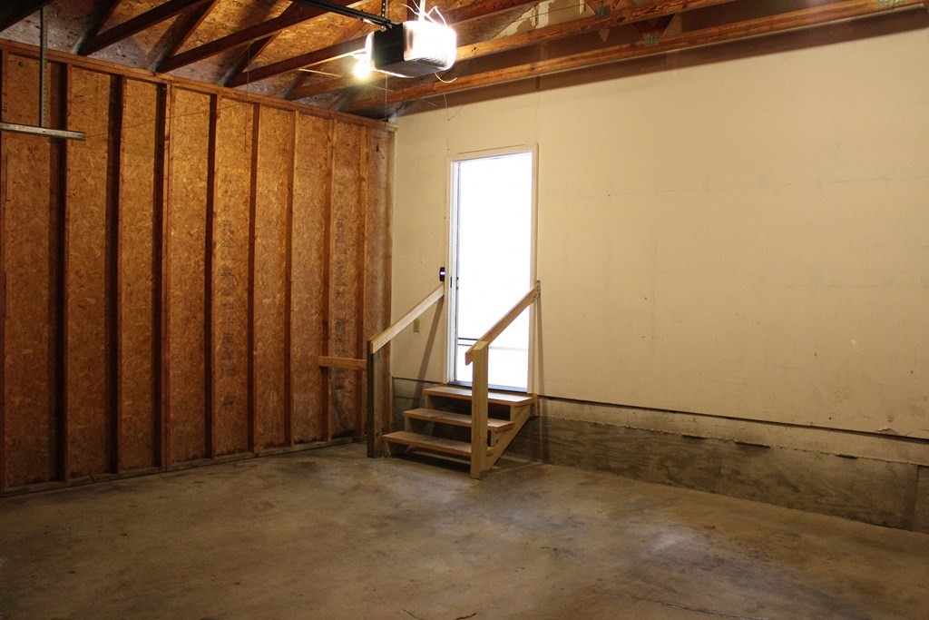 Garage Available at Wyndemere Apartments, Franklin, OH, 45005