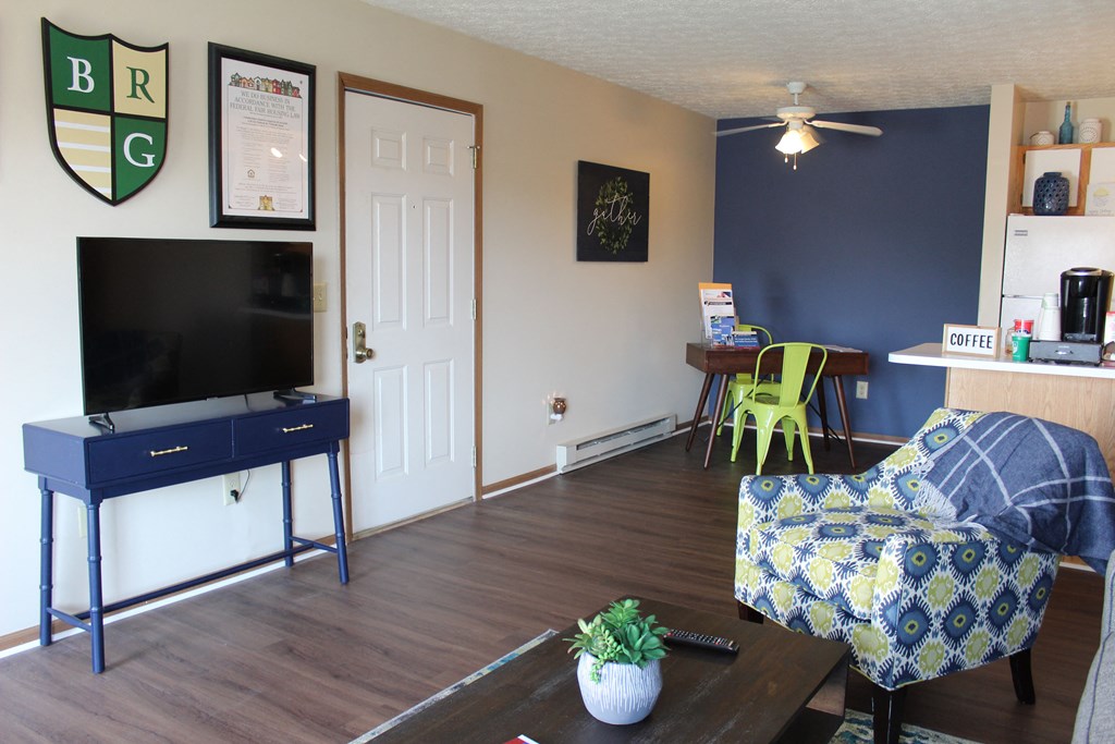 Living Room With TV at Wyndemere Apartments, Ohio, 45005