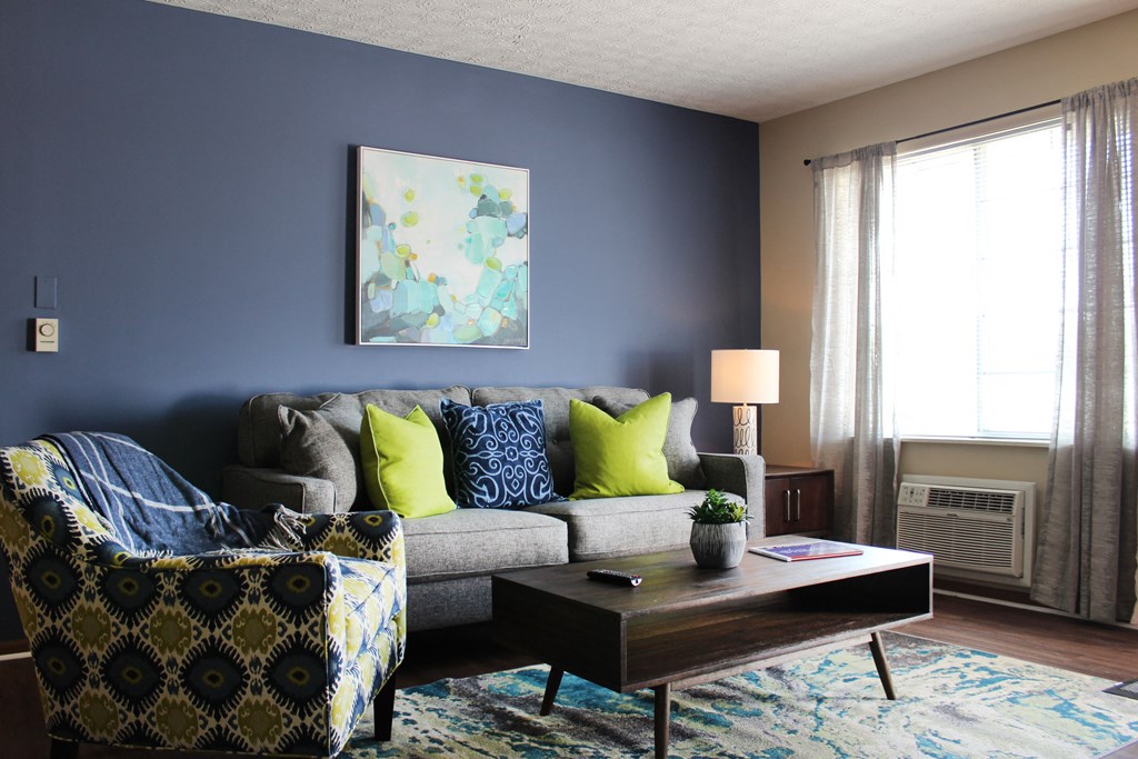 Living Area at Wyndemere Apartments, Franklin, OH, 45005