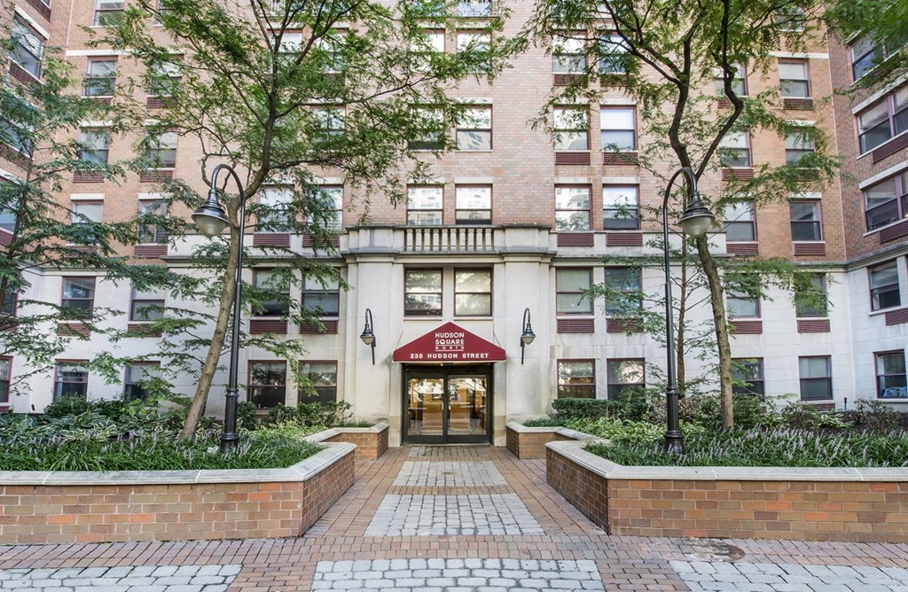 the building in which the hotel is located