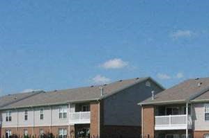 Sparkling Pool & Sundeck Fieldstone Apartments Beavercreek OH - Photo Gallery 3