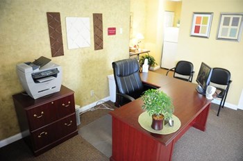 71 Rossway - Office 1-2 Beds Apartment for Rent - Photo Gallery 5