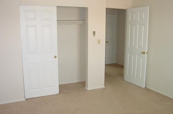 71 Rossway - Office 1-2 Beds Apartment for Rent - Photo Gallery 6