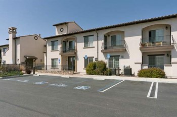 241 North Courtland Street 1-2 Beds Apartment for Rent - Photo Gallery 2