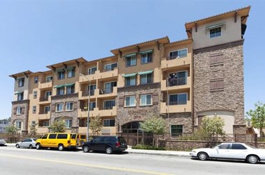 15305 Lanark Street 1-2 Beds Apartment for Rent - Photo Gallery 1