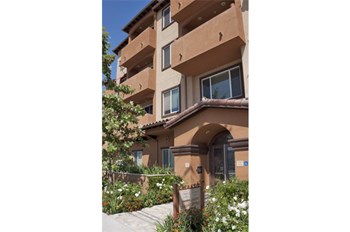 9640 Van Nuys Blvd. 1-2 Beds Apartment for Rent - Photo Gallery 2