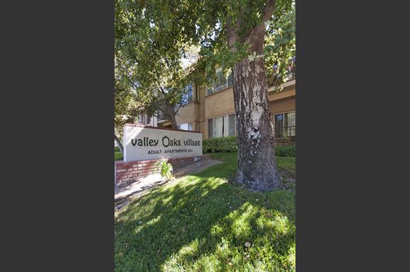 24700 Valley St. 1-2 Beds Apartment for Rent - Photo Gallery 1