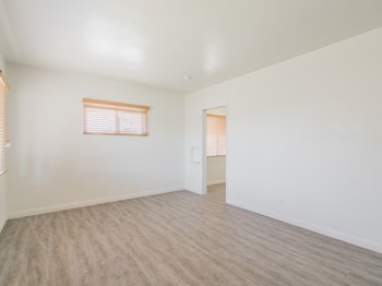living area - Photo Gallery 6