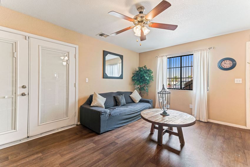 family room - Photo Gallery