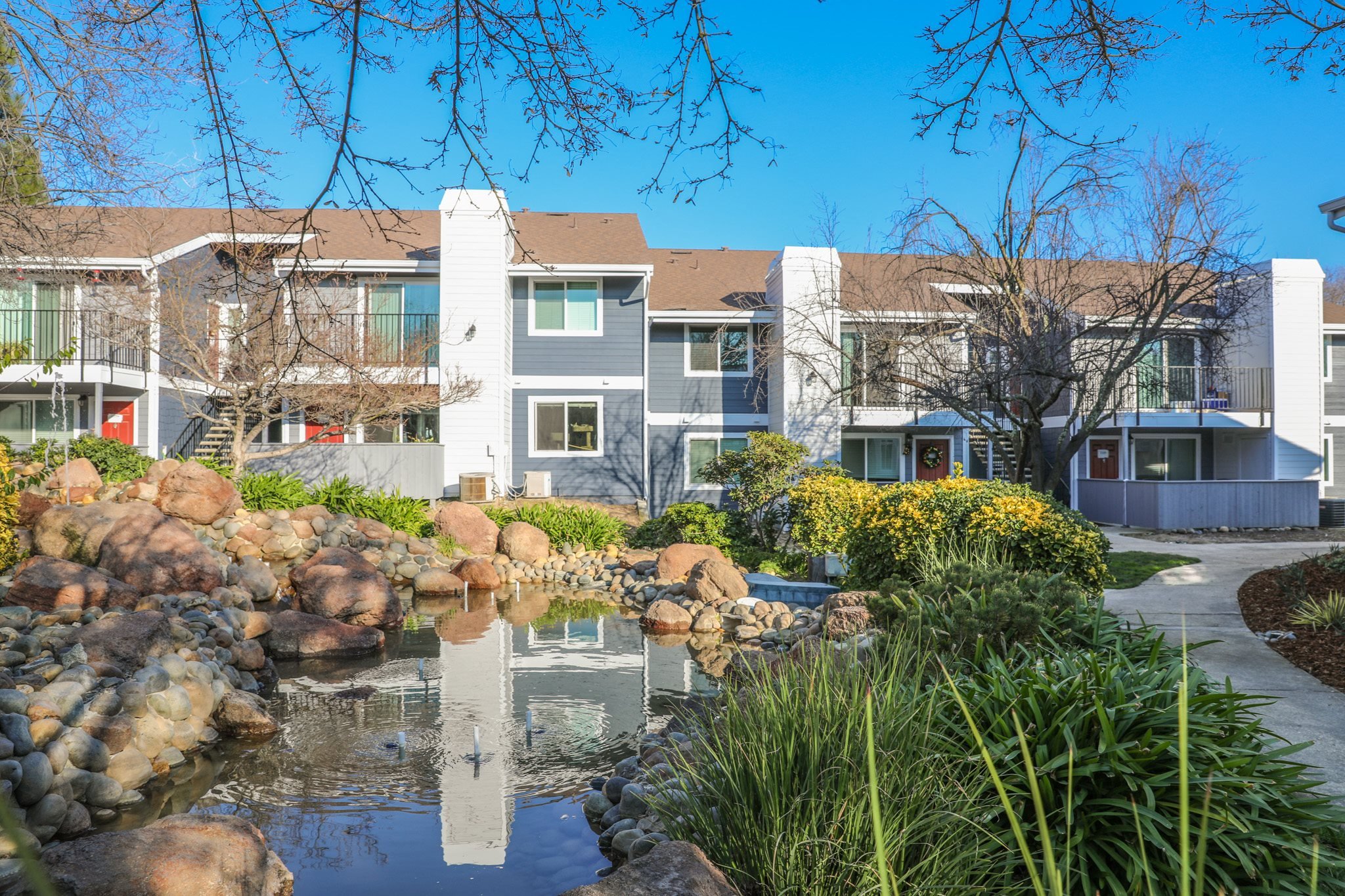 Lake Pointe Apartments in Folsom CA